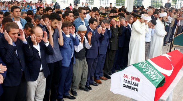 Demokrasi şehidi Ramazan Sarıkaya&#039;ya son görev