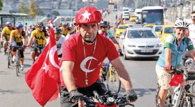 Demokrasiye destek için tur attılar Demokrasiye destek için tur attılar