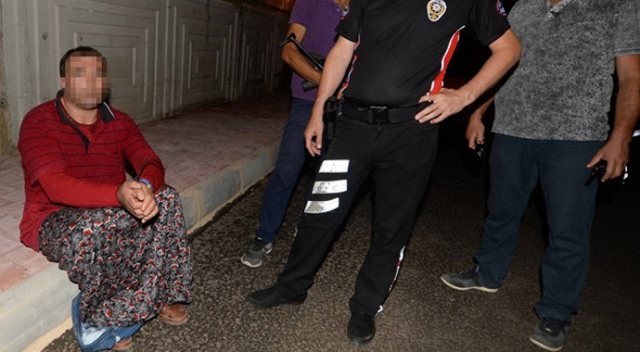 Etekli adam emniyeti peşine taktı Etekli adam emniyeti peşine taktı