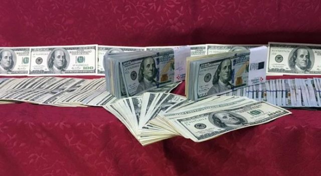 FETÖ&#039;nün kadın kuryesinin üzerinden tam 100 bin dolar çıktı