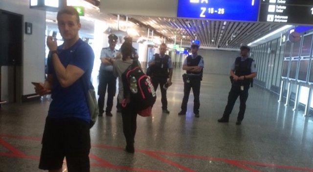 Frankfurt Havalimanı güvenlik gerekçesiyle boşaltıldı Frankfurt Havalimanı güvenlik gerekçesiyle boşaltıldı