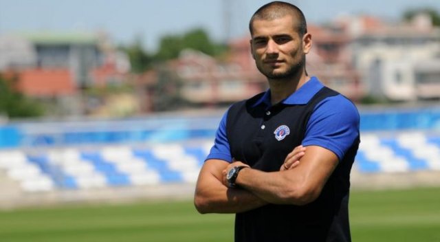 G.Saray yıldız futbolcuyu renklerine bağladı