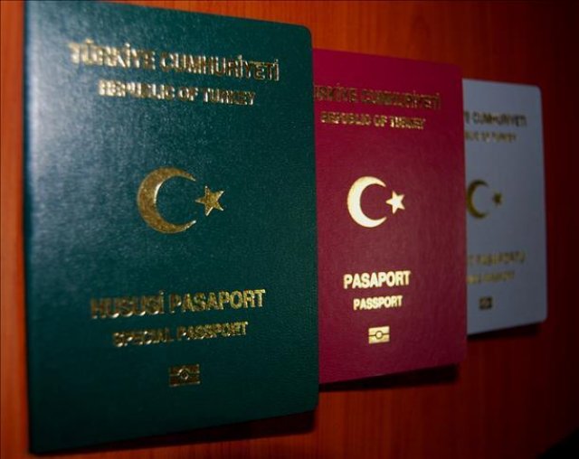 Gazetecilere yurt dışına çıkışta 'evrak şartı' geldi Gazetecilere yurt dışına çıkışta 'evrak şartı' geldi