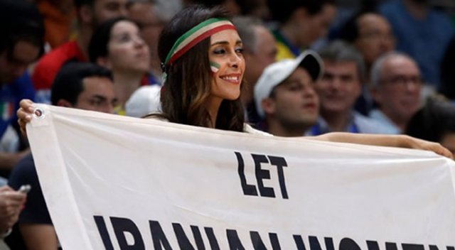 İranlı aktivistin pankartı Rio'ya damga vurdu
