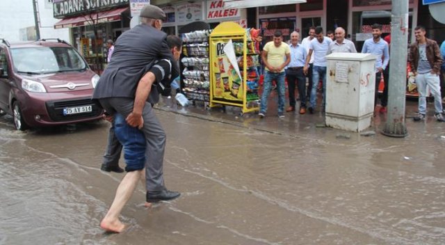 Kars'ı dolu vurdu Kars'ı dolu vurdu