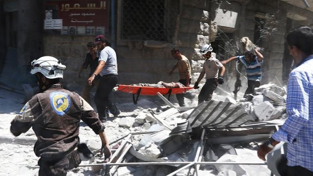 Rus jetleri Halep'te yerleşim yerine saldırdı: 11 ölü Rus jetleri Halep'te yerleşim yerine saldırdı: 11 ölü