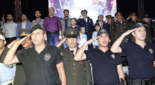 Son nöbete yüz binler katıldı Son nöbete yüz binler katıldı