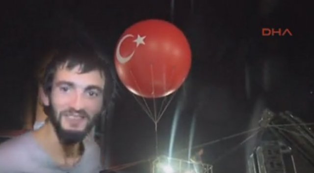 Tam 8 saat heyecanla dev balonu bekledi Tam 8 saat heyecanla dev balonu bekledi