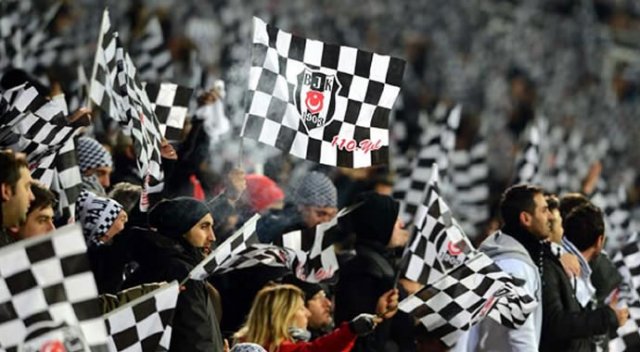 Taraftar yuhaladı, yönetim alkışladı Taraftar yuhaladı, yönetim alkışladı