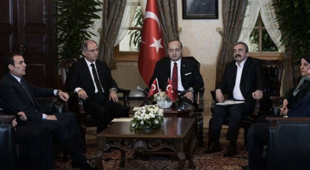 Yalçın Akdoğan&#039;dan PKK&#039;ya: Bundan sonra masanın bacağını bulursunuz!
