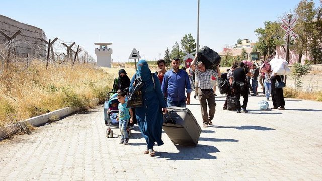 &#039;Karkamış&#039;tan 312 Suriyeli Cerablus&#039;a gitti&#039;