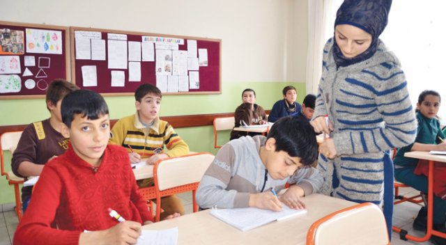 14 bin Suriyeli Türkiye sıralarında 14 bin Suriyeli Türkiye sıralarında