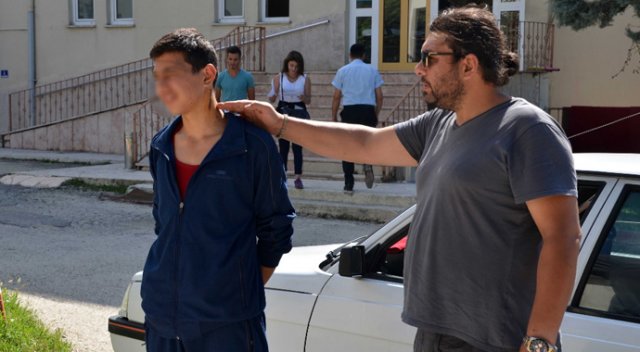 14 yaşındaki çırağını demirle dövdü