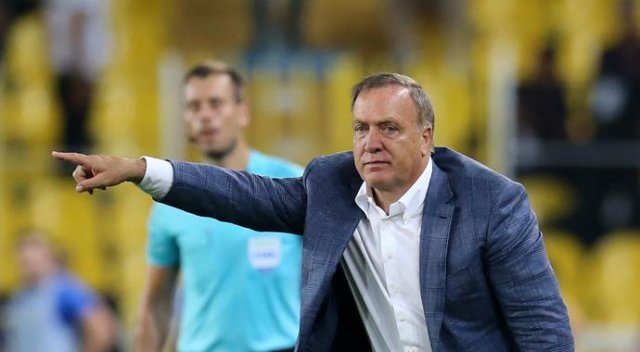 Advocaat'ın sert tavırları dikkat çekiyor