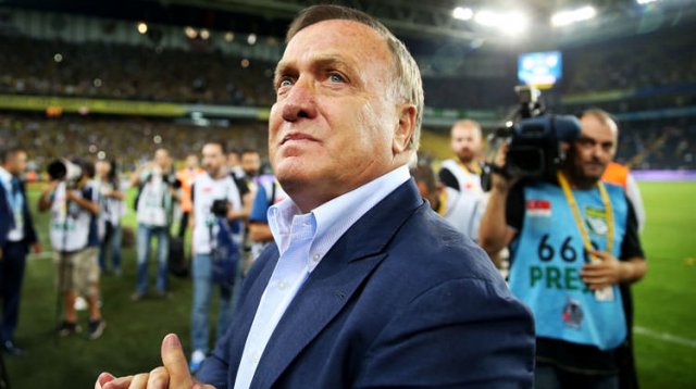 Advocaat'tan yönetim ve futbolculara şok suçlama! Advocaat'tan yönetim ve futbolculara şok suçlama!