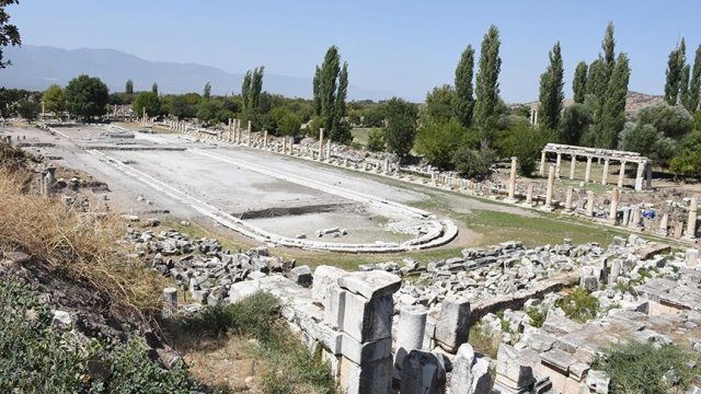 Afrodisias&#039;ın dev havuzu gün yüzüne çıkıyor