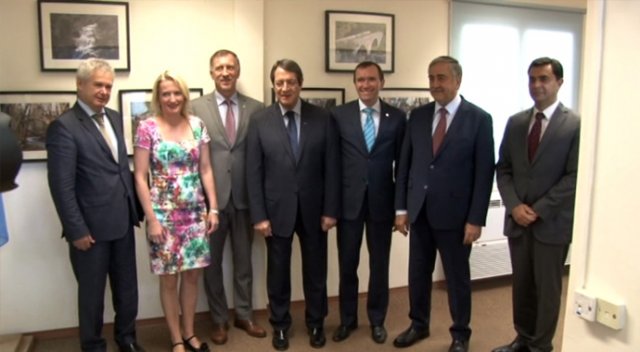 Akıncı ve Anastasiadis ara bölgede görüştü Akıncı ve Anastasiadis ara bölgede görüştü