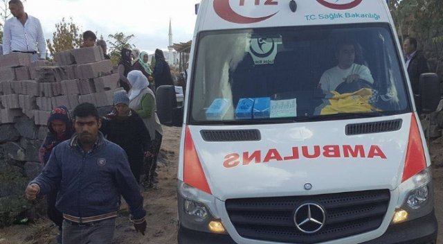 Bahçe duvarı çöktü: 4 yaralı Bahçe duvarı çöktü: 4 yaralı