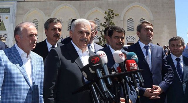 Başbakan Yıldırım bayram namazı çıkışı konuştu Başbakan Yıldırım bayram namazı çıkışı konuştu
