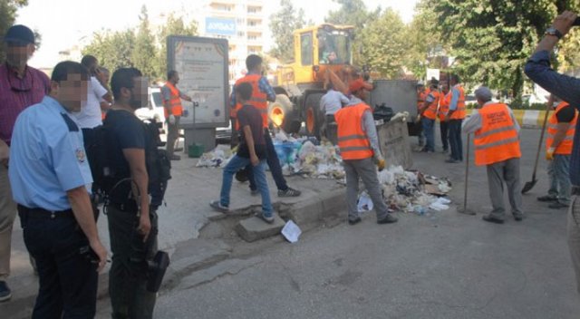 Batman'da çöpler polis eşliğinde toplandı Batman'da çöpler polis eşliğinde toplandı