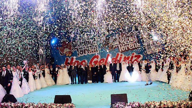 Beykoz'da 23 çift dünyaevine girdi