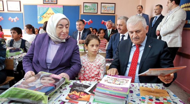 Binali Yıldırım: 15 Temmuz akşamı Türk gencini gördüler