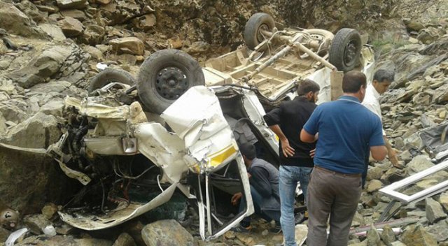 Bingöl'de korkunç kaza, 4 ölü 12 yaralı var Bingöl'de korkunç kaza, 4 ölü 12 yaralı var