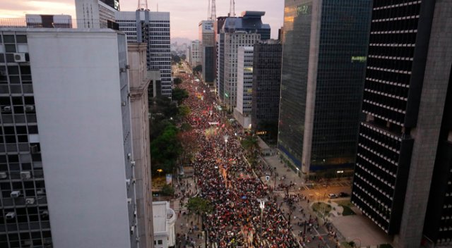 Brezilyalılar Dilma için ayaklandı