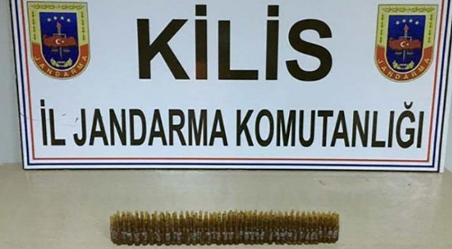 Bunların hepsi bir Suriyeli'nin bacaklarına sarılı halde ele geçirildi Bunların hepsi bir Suriyeli'nin bacaklarına sarılı halde ele geçirildi