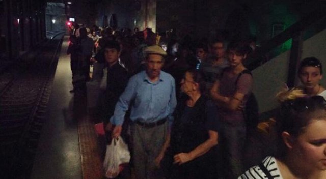 Bursa&#039;da metro istasyonunda trafo patladı