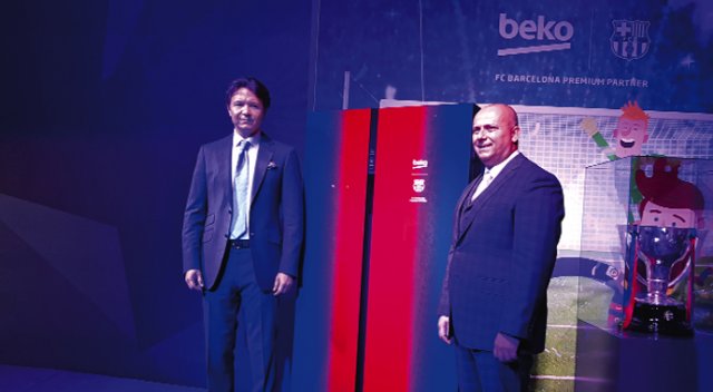 Buzdolabına  Barcelona  forması giydirdi