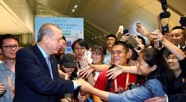 Çinliler Erdoğan için birbirini ezdi!