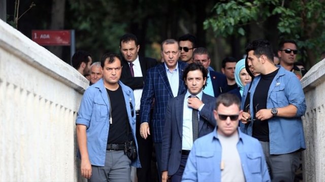 Cumhurbaşkanı Erdoğan&#039;dan kabir ziyareti