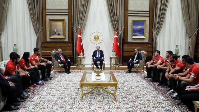 Cumhurbaşkanı Erdoğan Olimpiyatlarda madalya alan sporcuları kabul etti