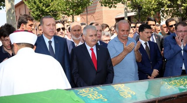 Cumhurbaşkanı İçyer'in cenaze namazına katıldı Cumhurbaşkanı İçyer'in cenaze namazına katıldı