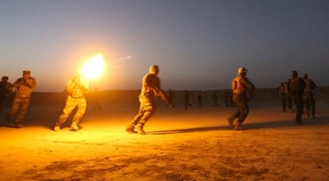 DAEŞ, Amerikan üssüne kimyasal füze attı! DAEŞ, Amerikan üssüne kimyasal füze attı!
