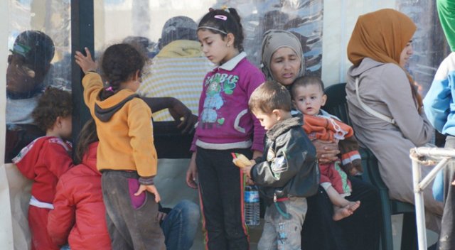 Dikili açıklarında 176 göçmen son anda kurtarıldı