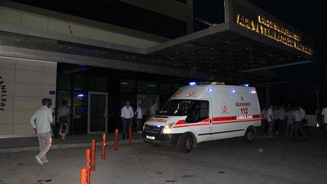Diyarbakır'da tarlada çalışanların üzerine yıldırım düştü Diyarbakır'da tarlada çalışanların üzerine yıldırım düştü