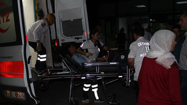 Diyarbakır'da yıldırım düştü: 1 ölü, 6 yaralı Diyarbakır'da yıldırım düştü: 1 ölü, 6 yaralı