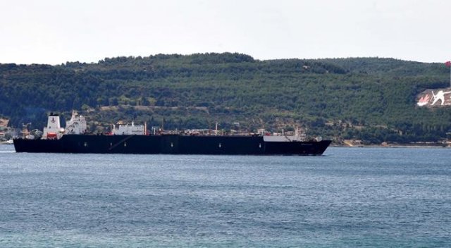 Doğalgaz tankeri Boğaz&#039;dan geçti! Gemi geçişlerine kapatıldı