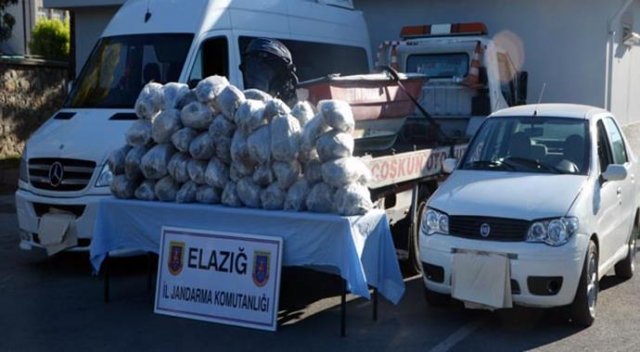 Elazığ'da bir minibüsten 157 kilo esrar çıktı Elazığ'da bir minibüsten 157 kilo esrar çıktı