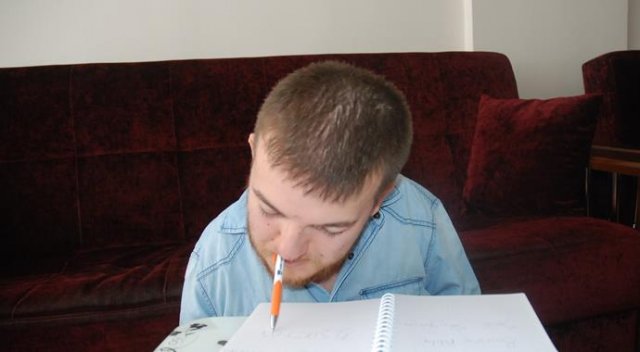 Engelini yok sayarak başarı basamaklarını birer birer tırmanıyor