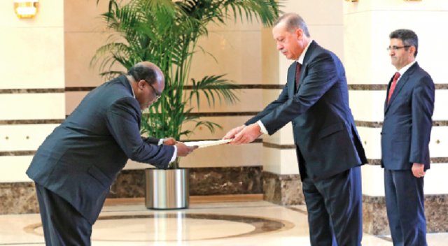 Erdoğan üç elçiyi Külliye’de ağırladı Erdoğan üç elçiyi Külliye’de ağırladı