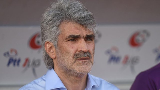 Eski futbolcular serbest bırakıldı Eski futbolcular serbest bırakıldı