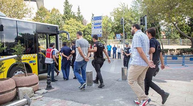 FETÖ'cünün evinde 1 milyon 600 bin dolar ele geçirildi FETÖ'cünün evinde 1 milyon 600 bin dolar ele geçirildi