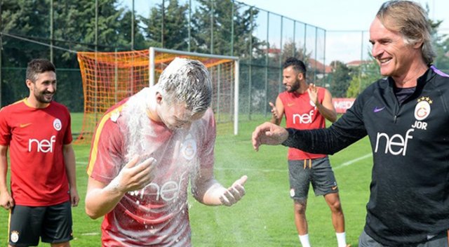 Galatasaray&#039;da doğum günü sürprizi