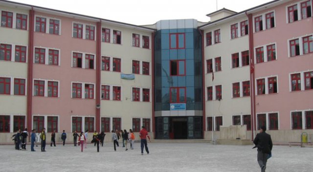 Gaziantep&#039;te velilerin okula girişi yasak