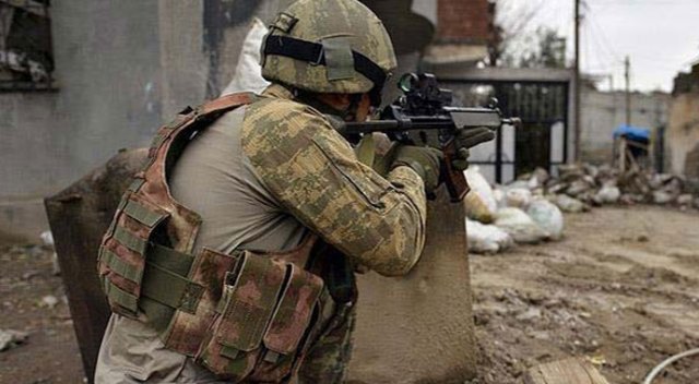 Hakkari'de terör operasyonları devam ediyor Hakkari'de terör operasyonları devam ediyor