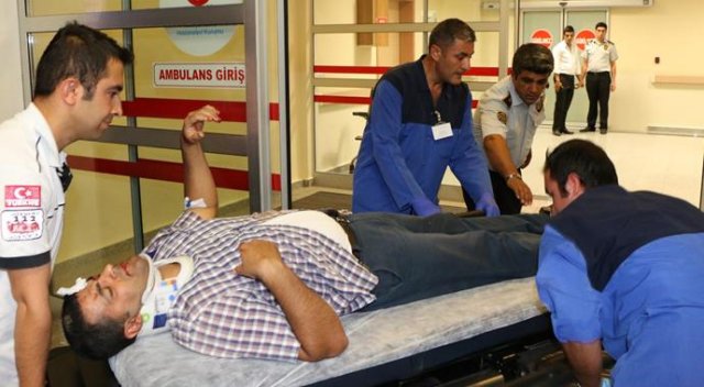 İki otomobil kafa kafaya çarpıştı: 1 ölü, 7 yaralı İki otomobil kafa kafaya çarpıştı: 1 ölü, 7 yaralı