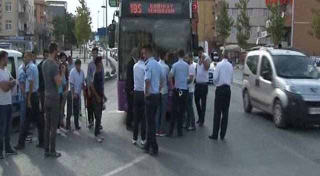 İstanbul'da halk otobüsüne silahlı saldırı İstanbul'da halk otobüsüne silahlı saldırı